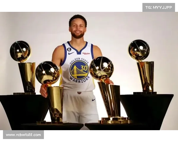 NBA中国首次亮相进博会 快来和总冠军奖杯、全明星赛签名篮球合影 NBA中国首次亮相进博会 快来和总冠军奖杯、全明星赛签名篮球合影