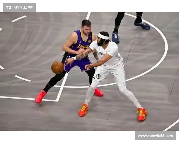 东契奇轰45分难救主!NBA湖人112-97胜独行侠,詹姆 东契奇轰45分难救主!NBA湖人112-97胜独行侠,詹姆